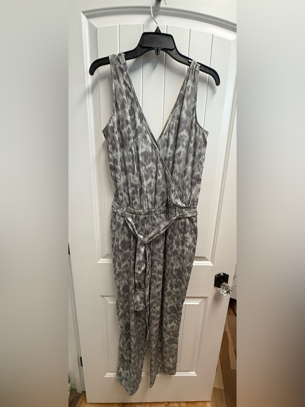 Cloth & Stone Gray Surplice Sleeveless Jumpsuit Animal Print Medium NWO